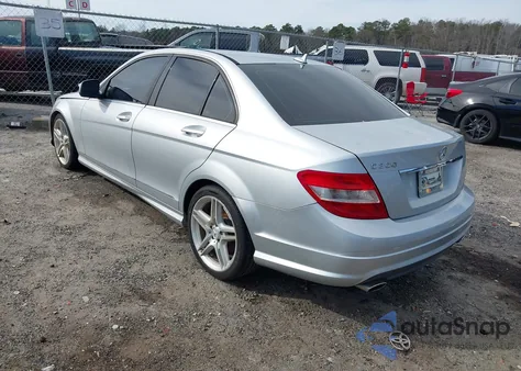 2009 Mercedes-Benz C 300 Sport z USA, uszkodzony, nr VIN WDDGF54X59R083859